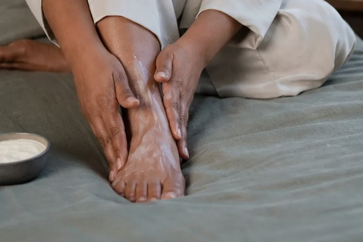 Hochwertige Beauty-Inszenierung zu Auswahlkriterien für Nagelhärter für beanspruchte Hände