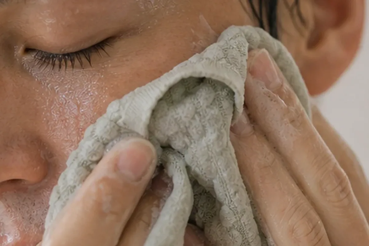 Redaktioneller Beauty-Moment zur Ausgangslage bei Chemisches Peeling für unreine Haut