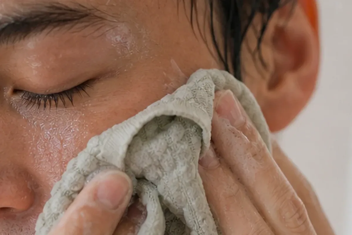 Authentischer Wohlfühlmoment passend zum Beauty-Thema Die passende Gesichtscreme finden