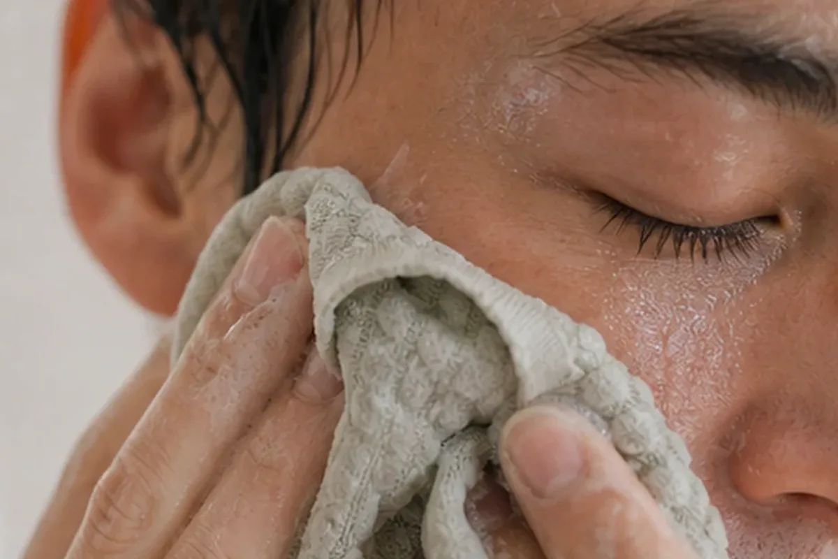 Authentischer Wohlfühlmoment passend zum Beauty-Thema Gesichtssauna bei kleinem Budget