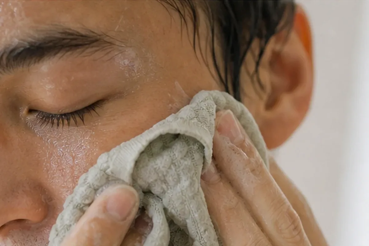Redaktioneller Beauty-Moment zur Ausgangslage bei Seren