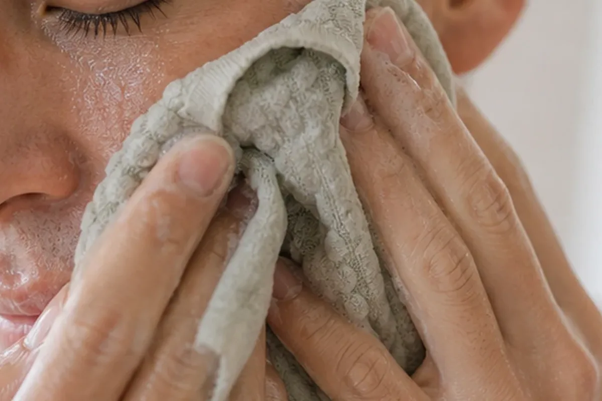 Authentische Beauty-Routine passend zum Thema Hyaluronsäure in der Hautpflege