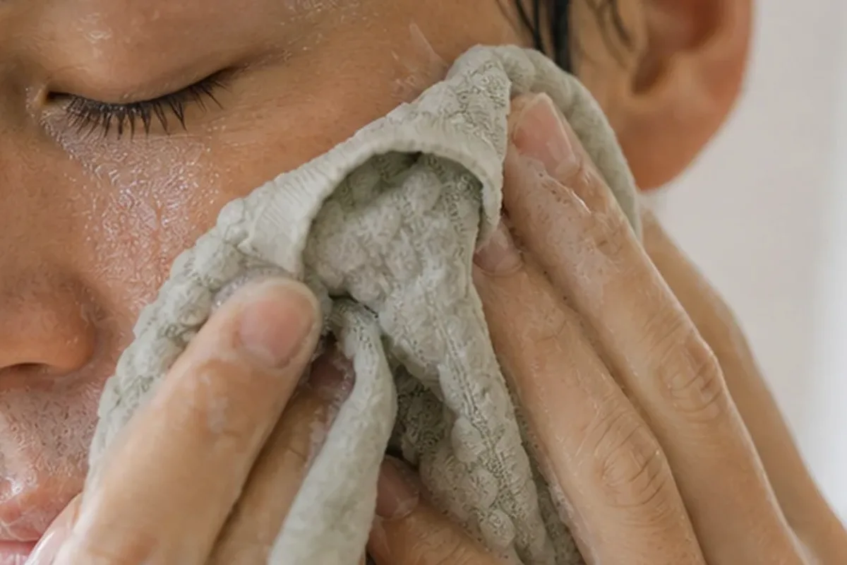 Redaktioneller Beauty-Moment zur Ausgangslage bei Retinol-Serum bei Rötungen