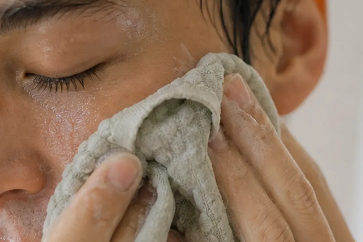 Authentische Beauty-Routine passend zum Thema Reinigungsöl für empfindliche Haut