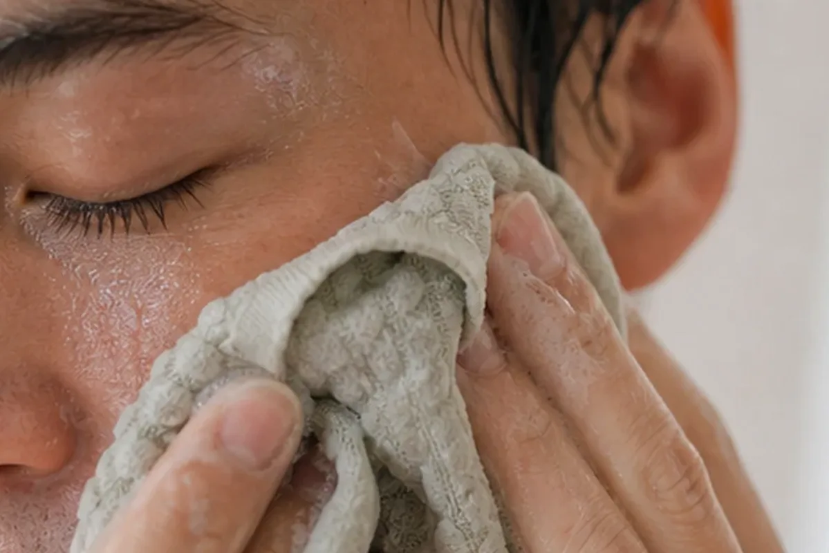 Authentische Beauty-Routine passend zum Thema Augenpflege für Mischhaut