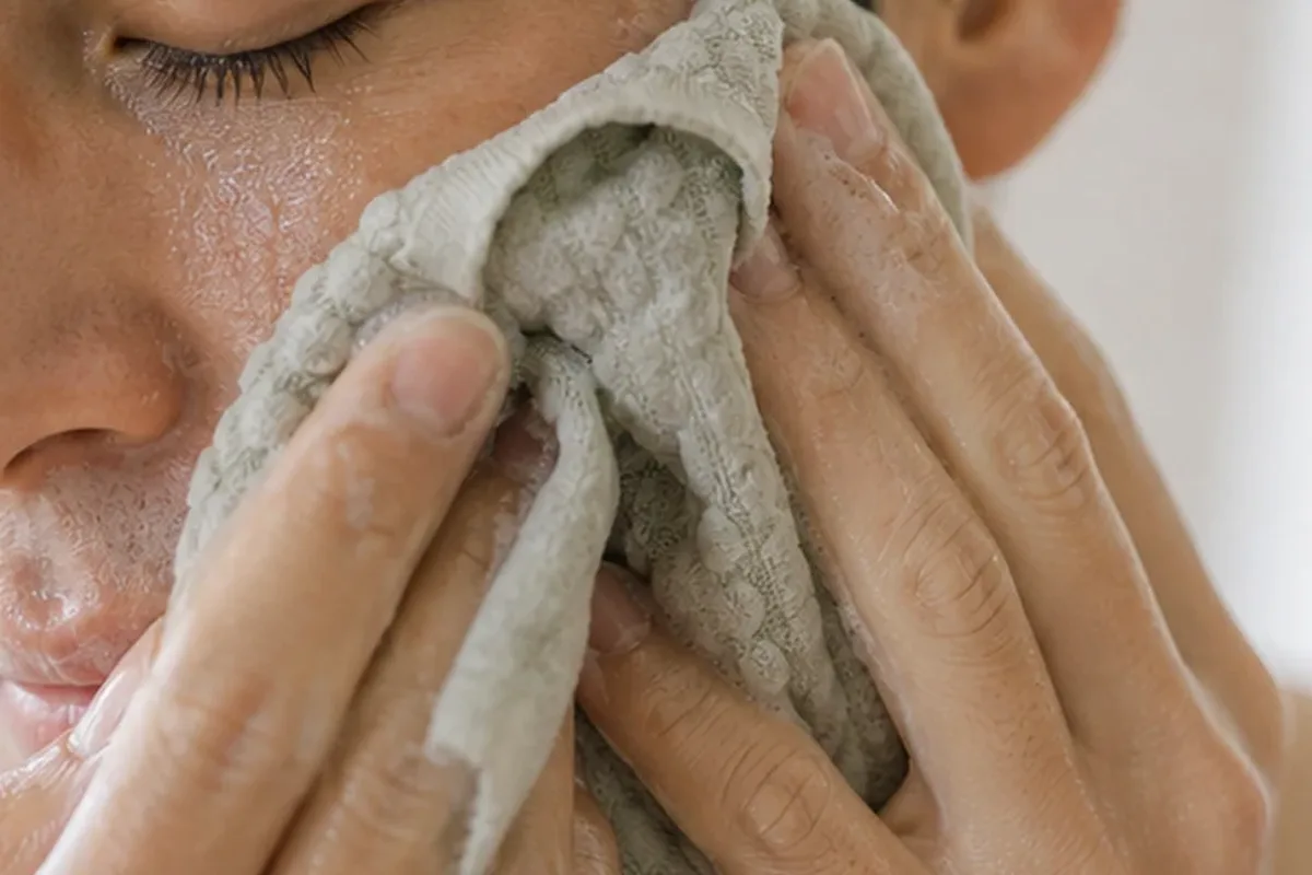 Authentische Beauty-Routine passend zum Thema Gesichtsreinigung für Mischhaut