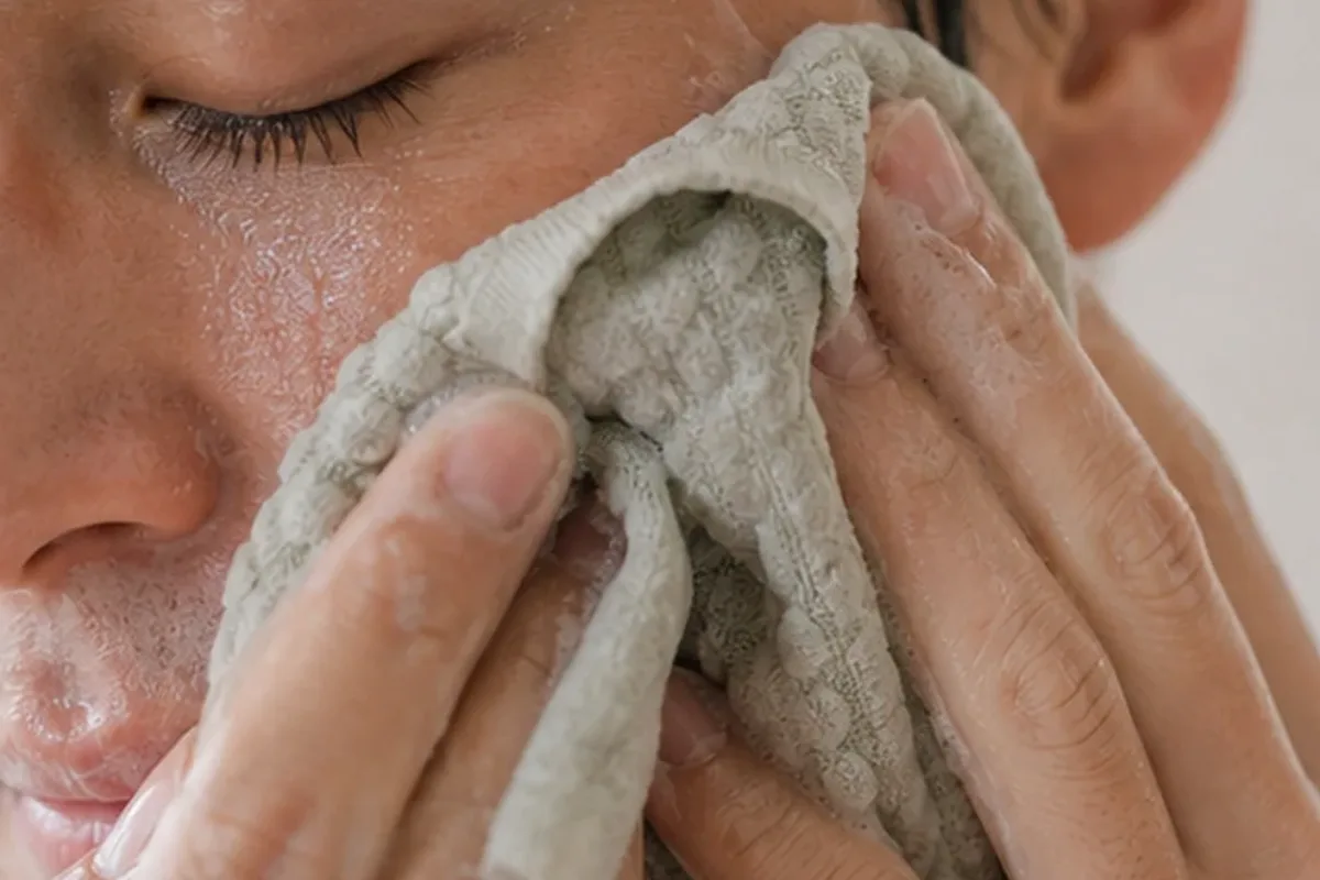 Redaktioneller Beauty-Moment zur Ausgangslage bei Retinol-Serum bei Rötungen
