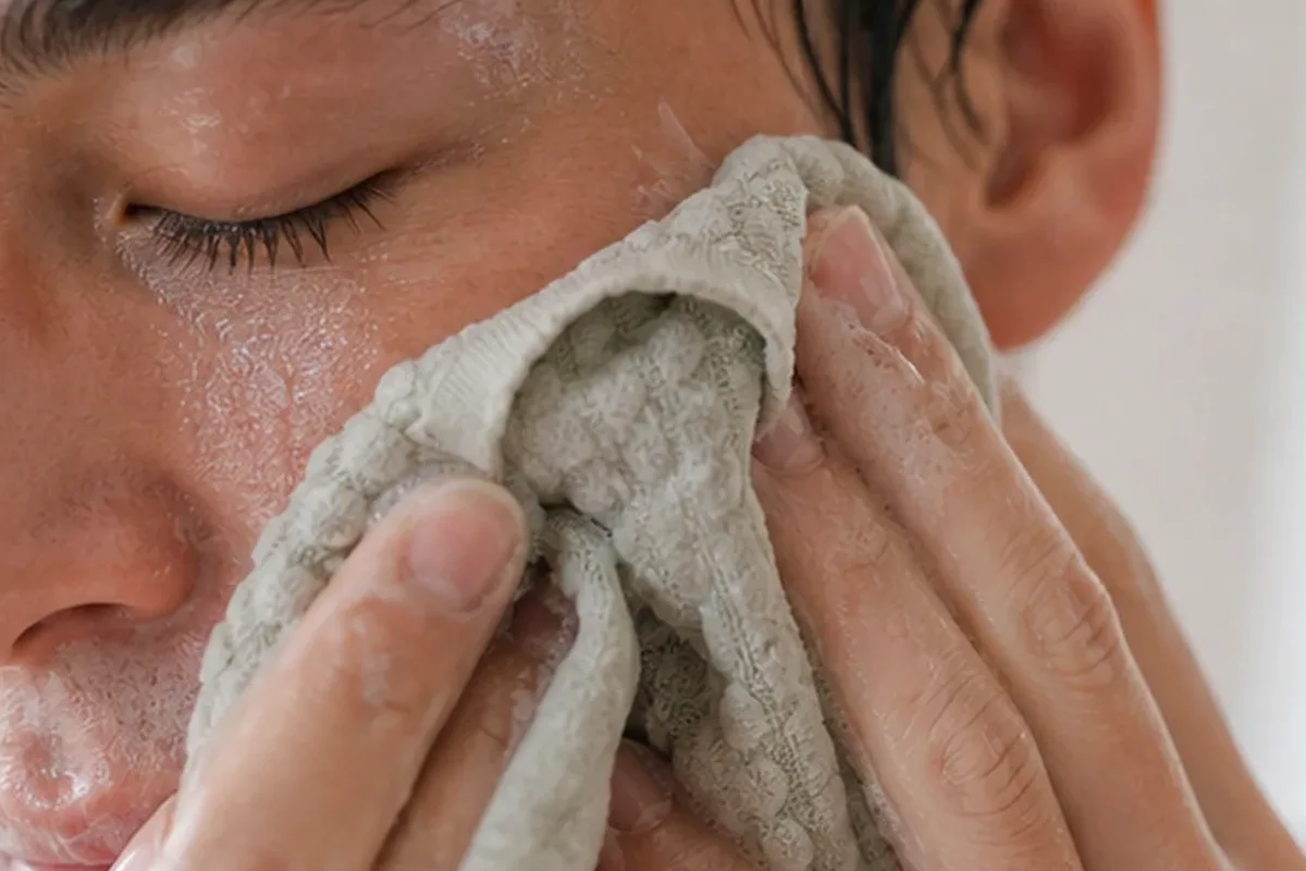 Authentische Beauty-Routine passend zum Thema Reinigungsöl bei Pigmentflecken