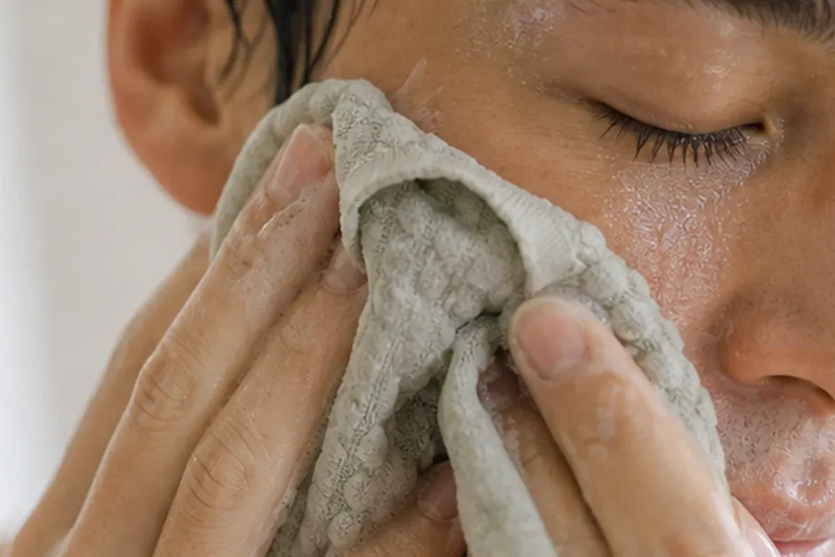 Authentischer Wohlfühlmoment passend zum Beauty-Thema Glätteisen für Anfänger