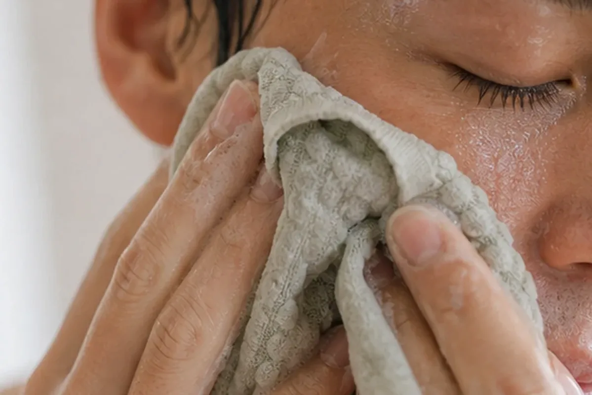 Emotionaler und authentischer Anwendungsmoment rund um Vitamin C
