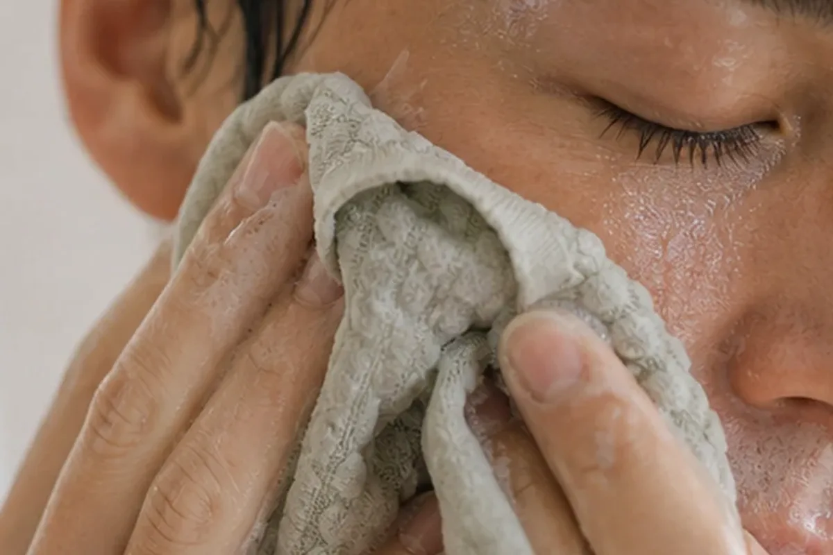 Authentische Beauty-Routine passend zum Thema Augenpflege für unreine Haut
