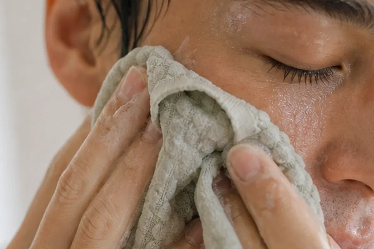 Authentische Beauty-Routine passend zum Thema Sonnenschutz bei Pigmentflecken