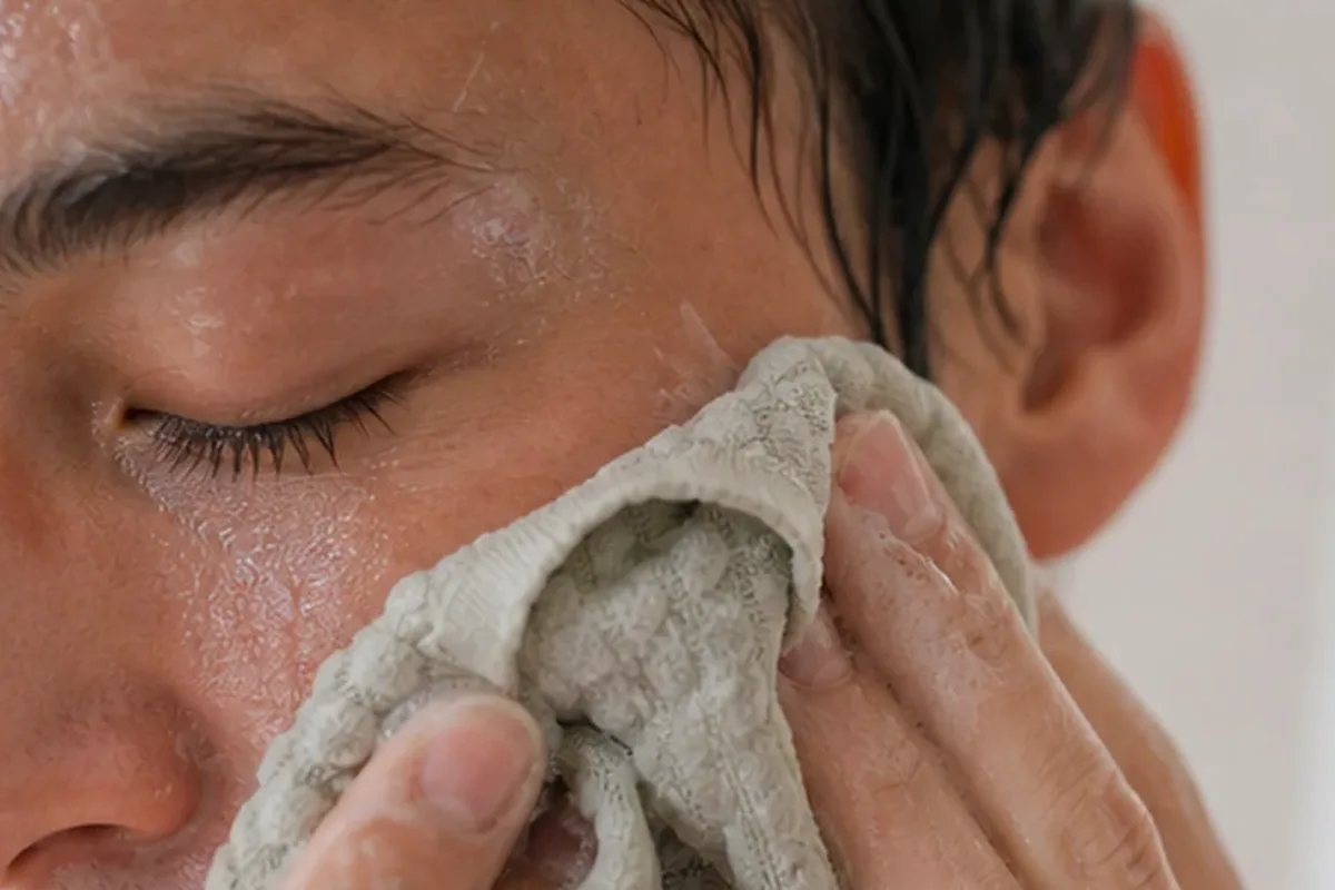 Authentische Beauty-Routine passend zum Thema Gesichtsreinigung für unreine Haut