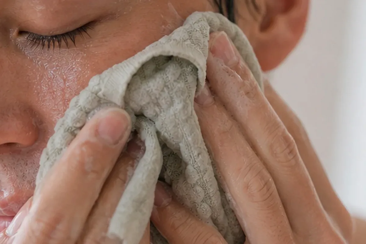 Authentischer Wohlfühlmoment passend zum Beauty-Thema Gesichtssauna für Anfänger