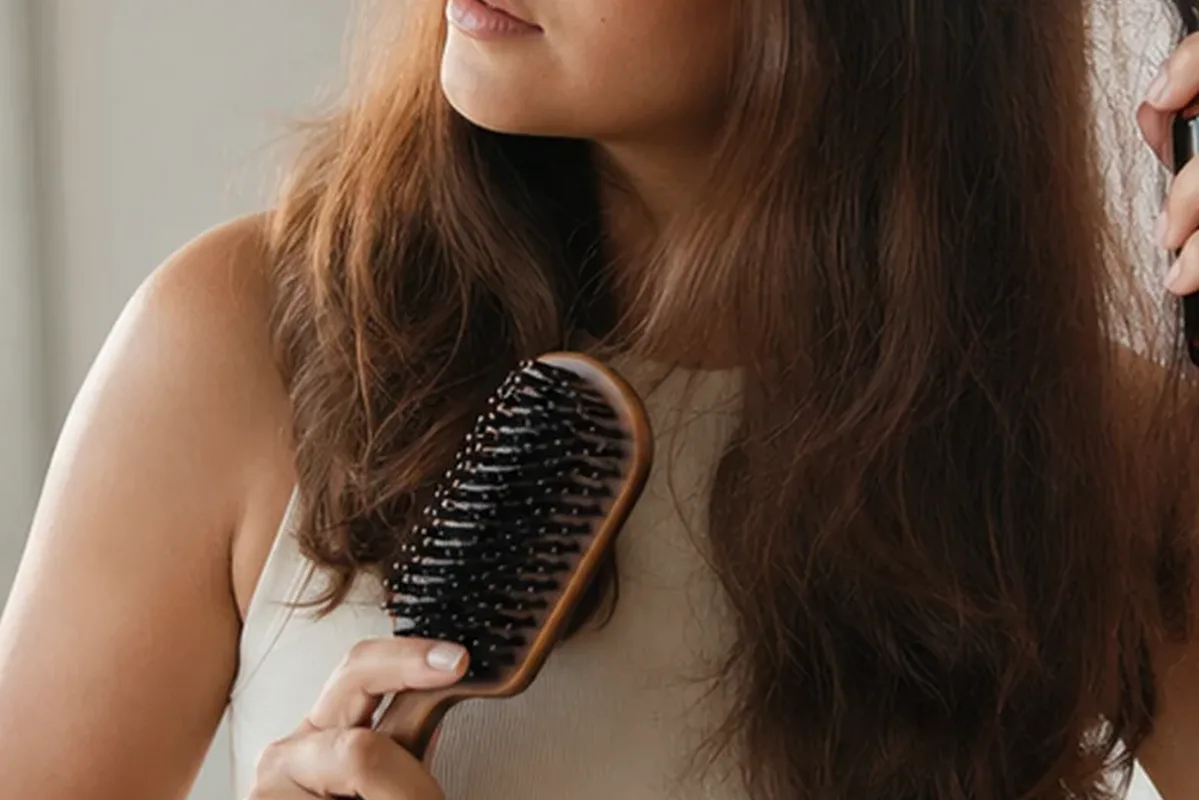 Authentische Beauty-Routine passend zum Thema Lockencreme bei Frizz