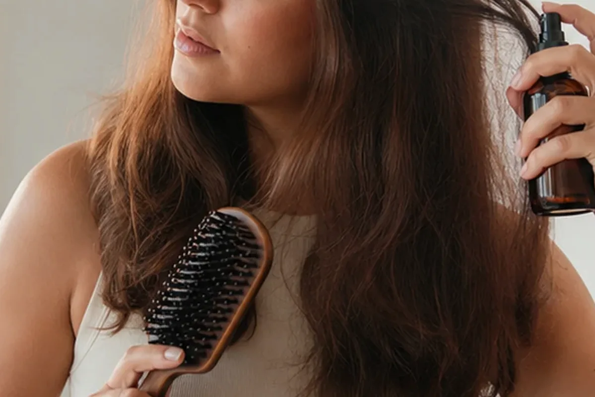 Hochwertige Beauty-Inszenierung zu Auswahlkriterien für Tiefenreinigungsshampoo für feines Haar