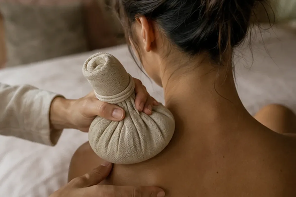 Hochwertige Beauty-Inszenierung zu Auswahlkriterien für Körperöl bei Keratosis pilaris