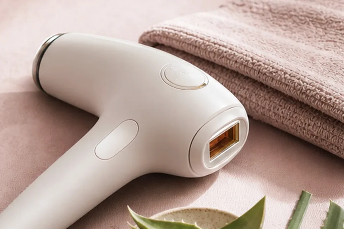 Redaktionelle Detailaufnahme zur Orientierung bei Mikrostrom-Gerät mit Premium-Anspruch