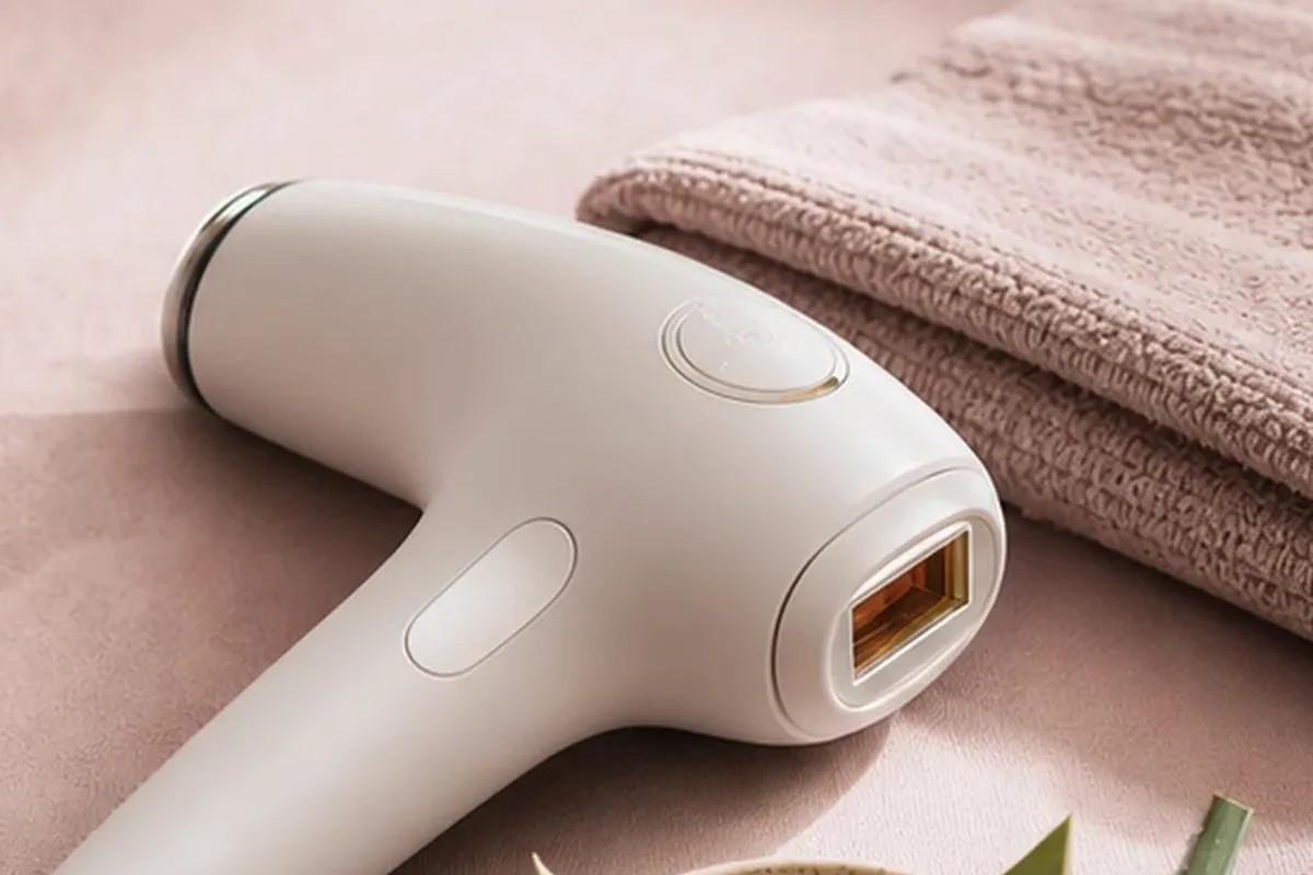 Redaktionelle Detailaufnahme zur Orientierung bei Rasiergel für die Bikinizone