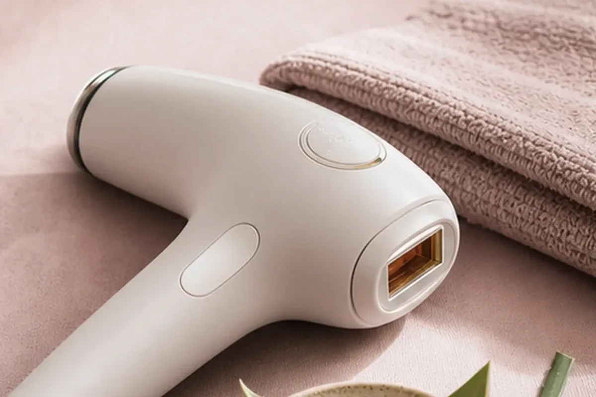 Hochwertige Beauty-Inszenierung zu Auswahlkriterien für Body-Trimmer für dunkle Haare