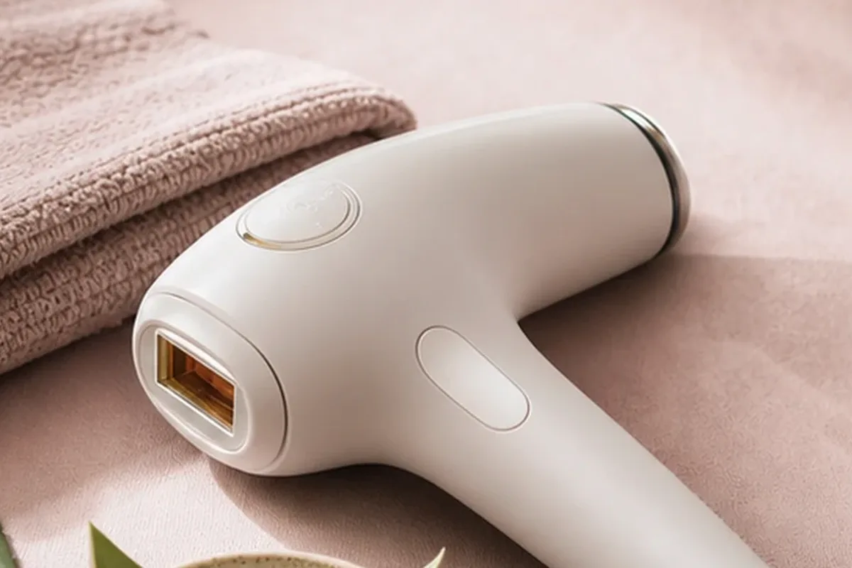 Hochwertige Beauty-Inszenierung zu Auswahlkriterien für Body-Trimmer für feine Haare