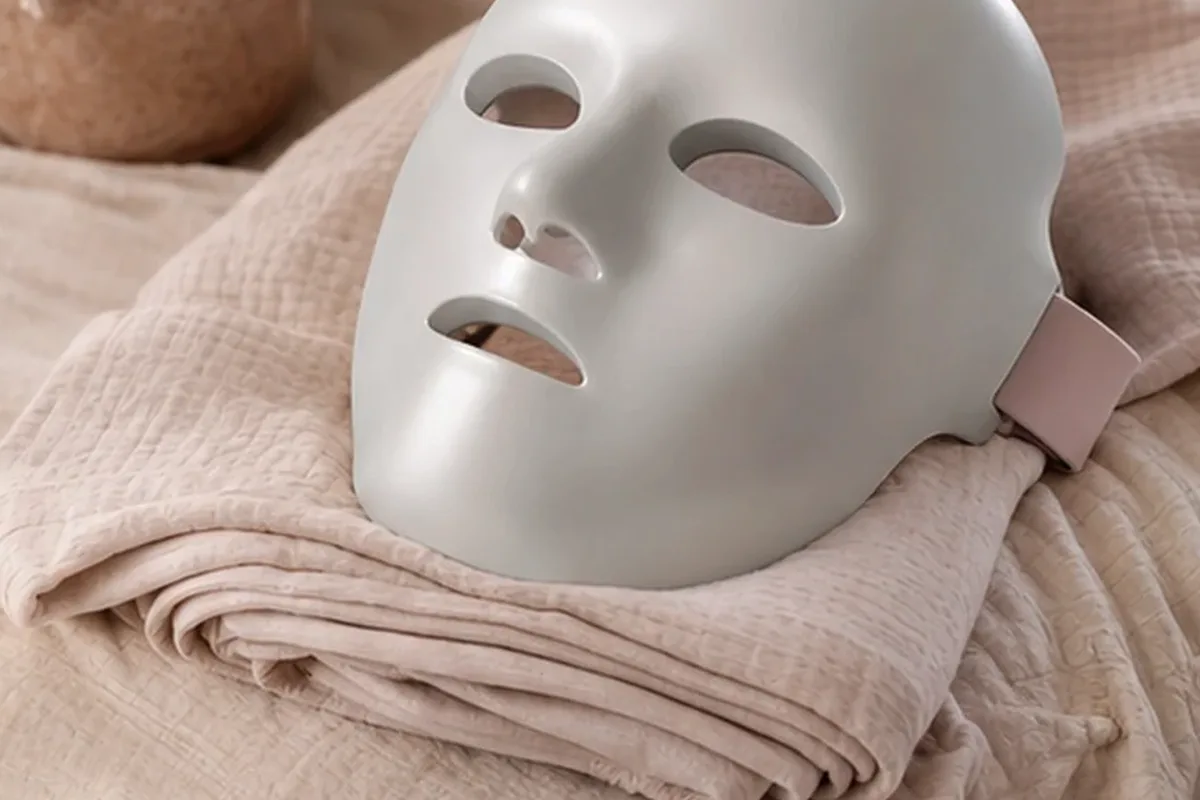 Hochwertige Beauty-Inszenierung zu Auswahlkriterien für Kosmetikspiegel für Reisen