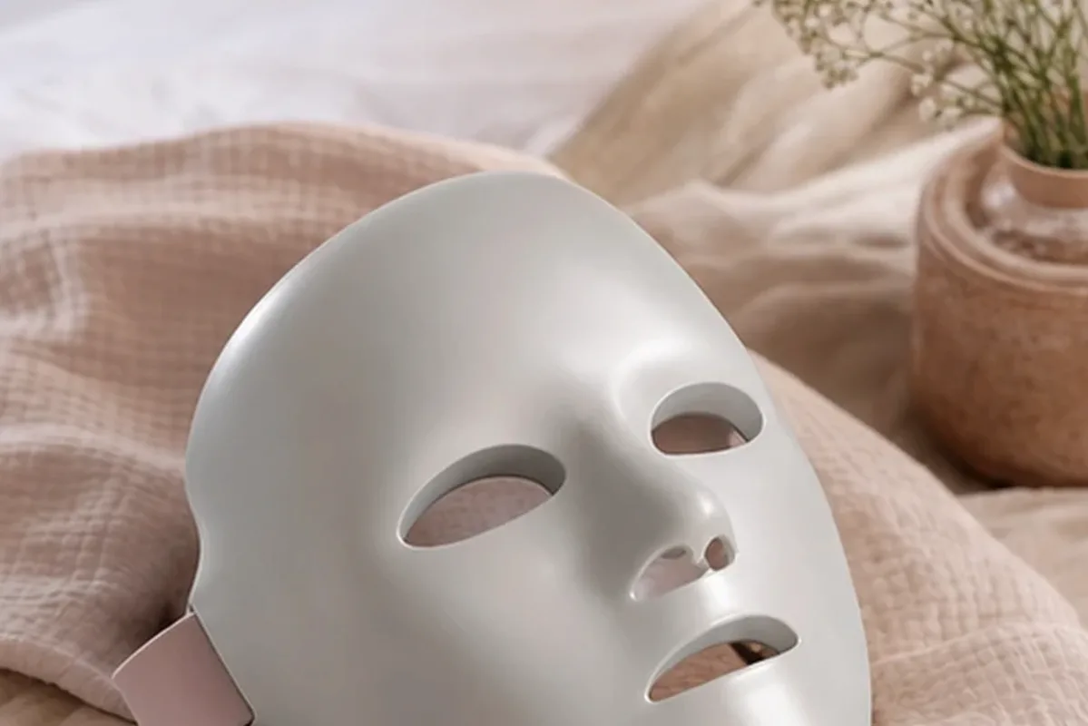 Hochwertige Beauty-Inszenierung zu Auswahlkriterien für Gesichtsreinigungsbürste bei wenig Zeit