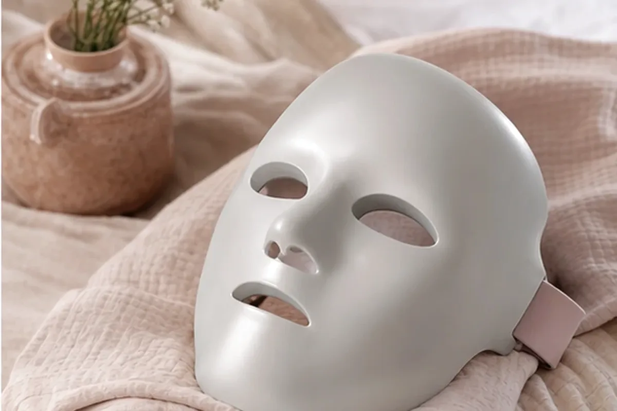 Hochwertige Beauty-Inszenierung zu Auswahlkriterien für Mikrostrom-Gerät bei kleinem Budget
