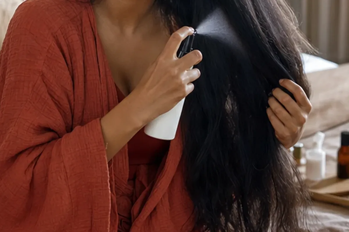 Redaktionelle Detailaufnahme zur Orientierung bei Volumenspray bei fettigem Ansatz