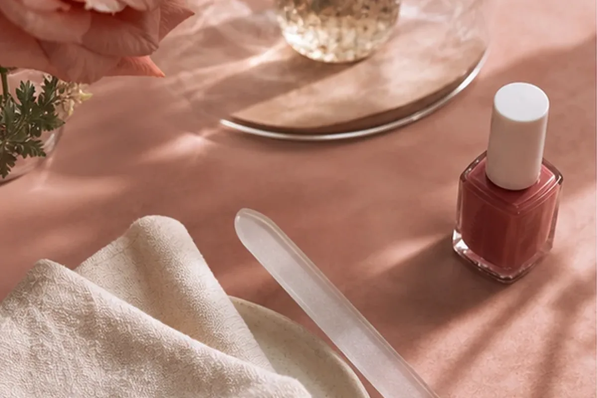 Redaktionelle Detailaufnahme zur Orientierung bei Highlighter für reife Haut