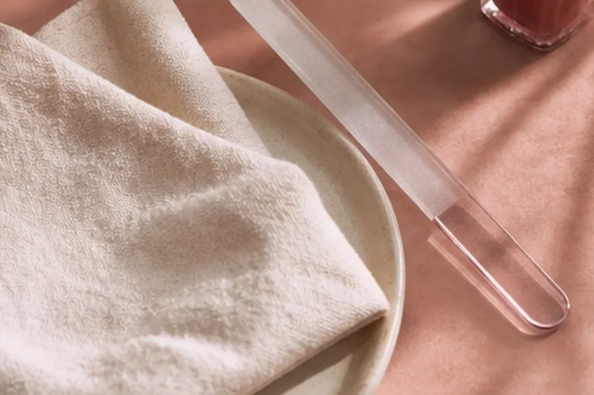 Hochwertige Beauty-Inszenierung zu Auswahlkriterien für Highlighter für trockene Haut