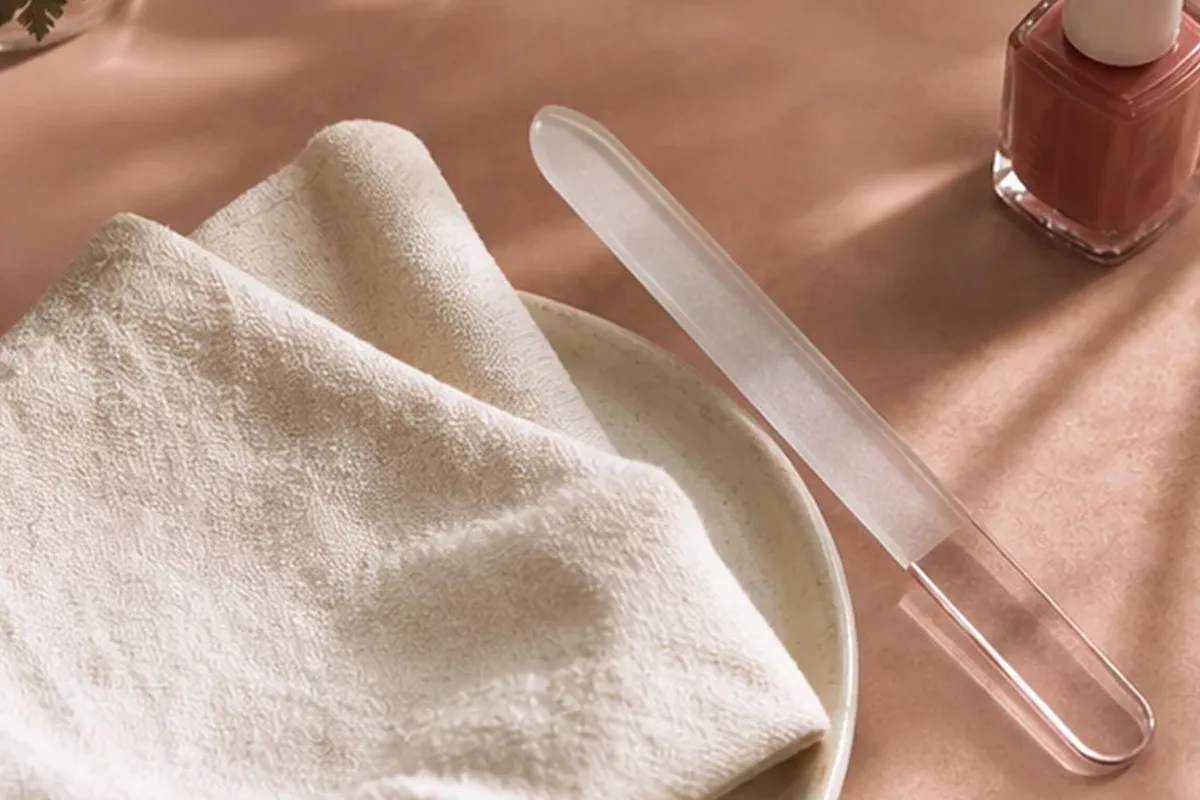 Hochwertige Beauty-Inszenierung zu Auswahlkriterien für Highlighter für trockene Haut