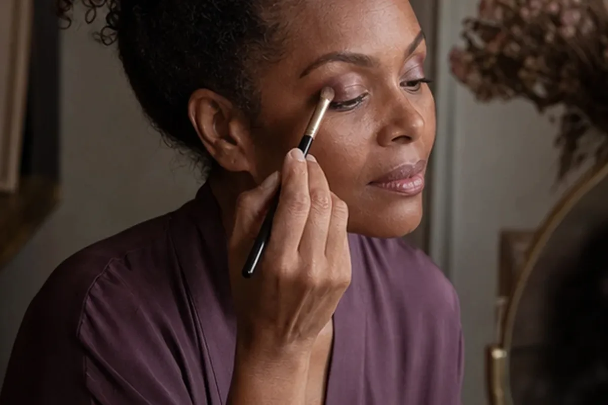 Authentische Beauty-Routine passend zum Thema Rouge bei großen Poren