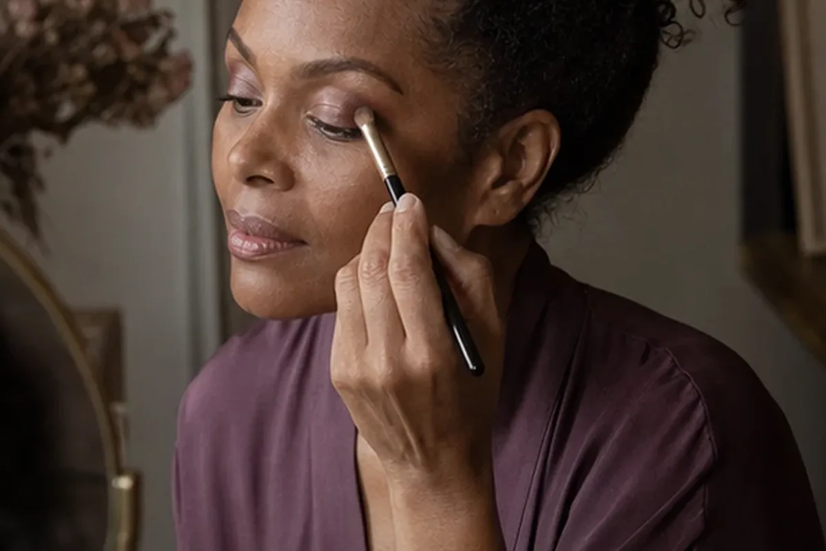 Authentische Beauty-Routine passend zum Thema Make-up-Pinsel für empfindliche Haut