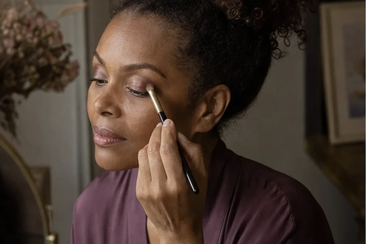 Authentische Beauty-Routine passend zum Thema Lippenstift für trockene Haut