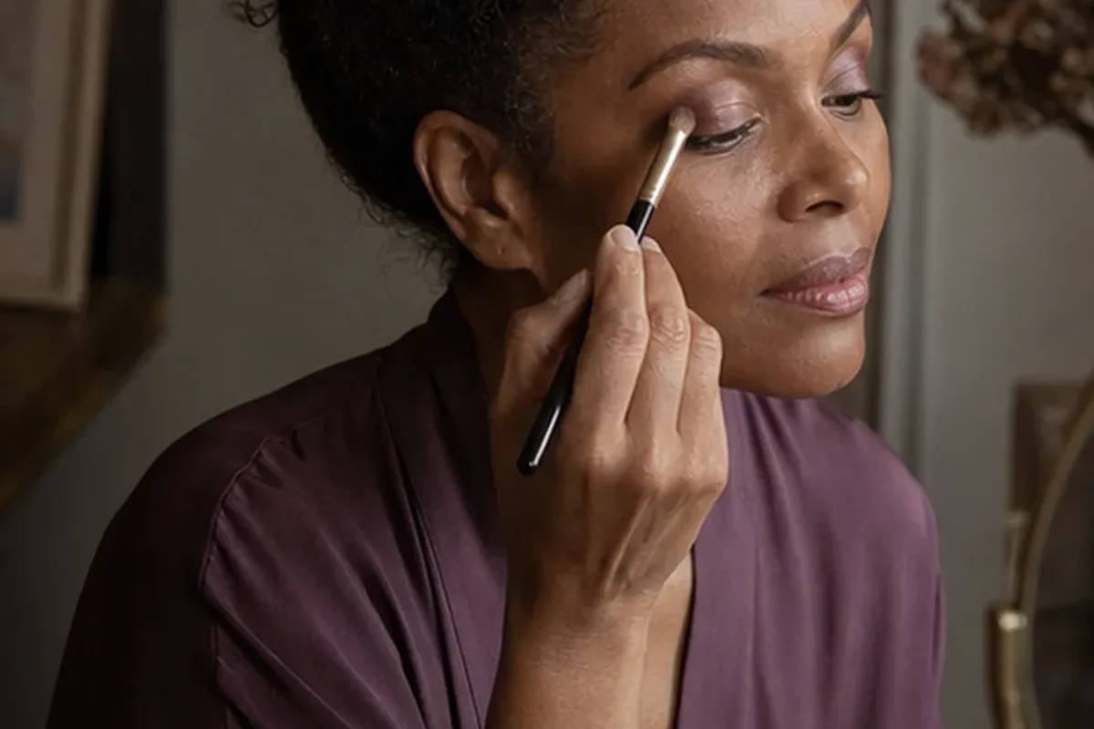 Hochwertige Beauty-Inszenierung zu Auswahlkriterien für Concealer für langen Halt