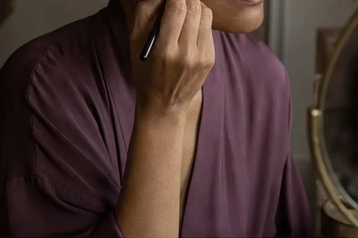 Authentische Beauty-Routine passend zum Thema Highlighter für langen Halt