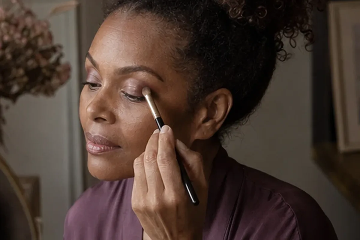 Authentische Beauty-Routine passend zum Thema Puder für langen Halt