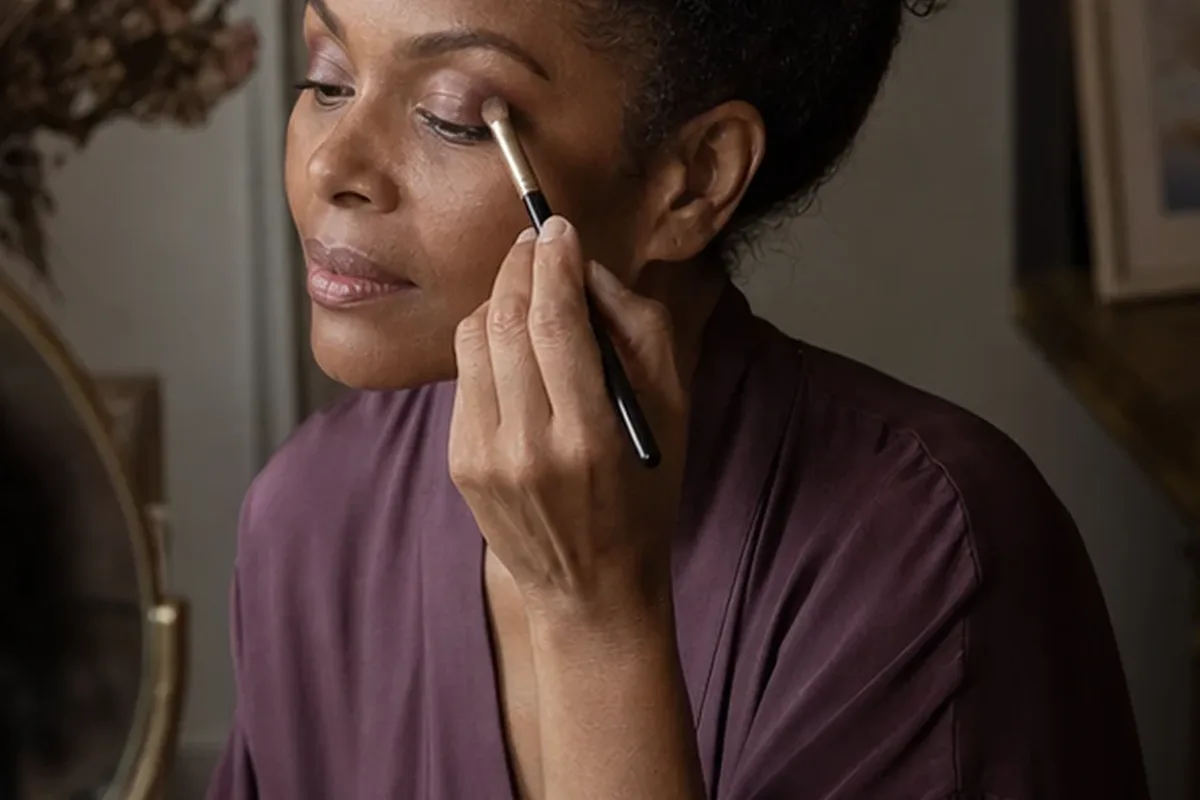 Redaktioneller Beauty-Moment zur Ausgangslage bei Puder bei großen Poren