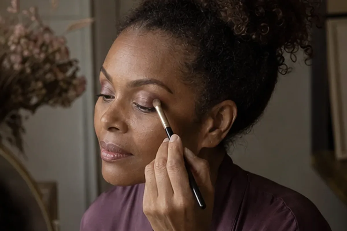 Redaktioneller Beauty-Moment zur Ausgangslage bei Lidschatten für reife Haut