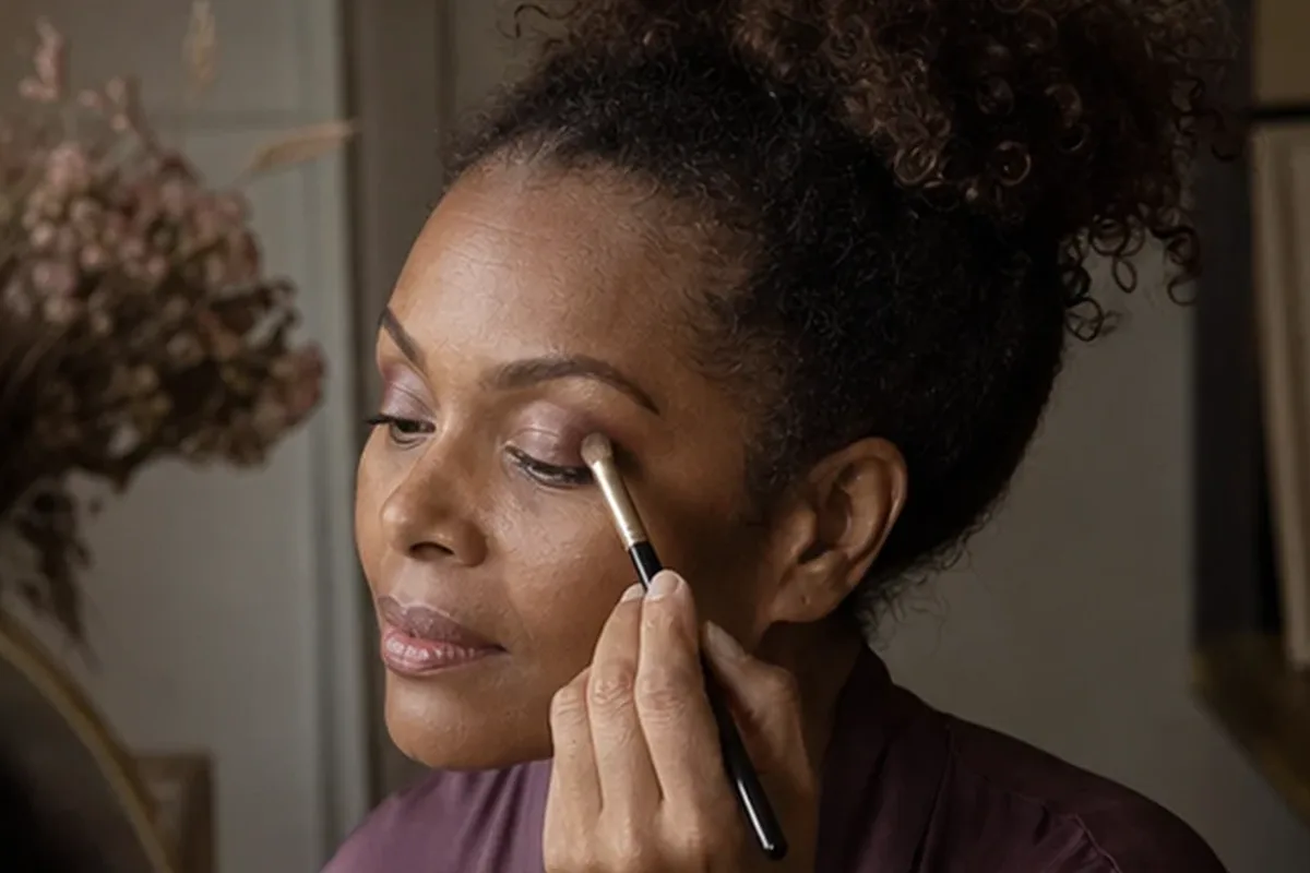 Redaktioneller Beauty-Moment zur Ausgangslage bei Eyeliner für einen natürlichen Look