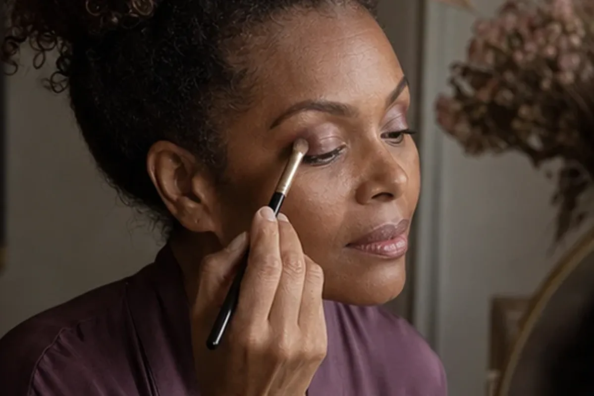 Authentische Beauty-Routine passend zum Thema Foundation für trockene Haut