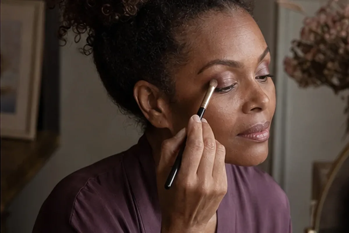 Redaktionelle Detailaufnahme zur Orientierung bei Make-up-Pinsel für trockene Haut