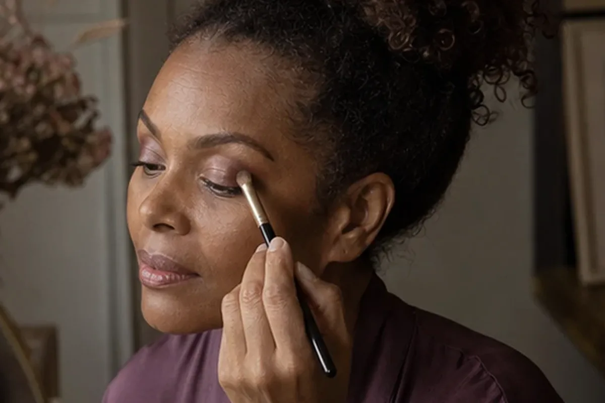 Authentische Beauty-Routine passend zum Thema Concealer für langen Halt