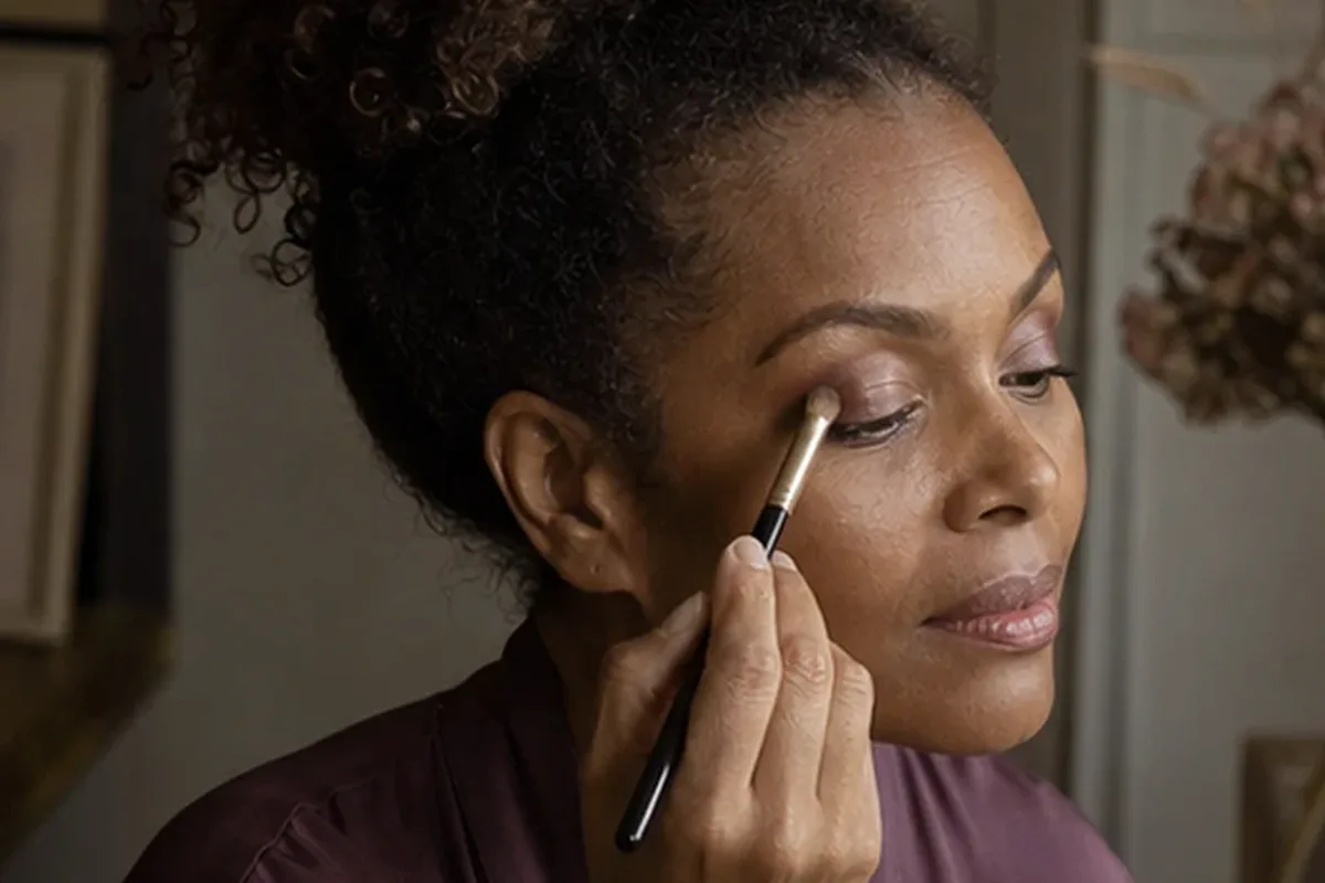 Authentische Beauty-Routine passend zum Thema Mascara für empfindliche Haut