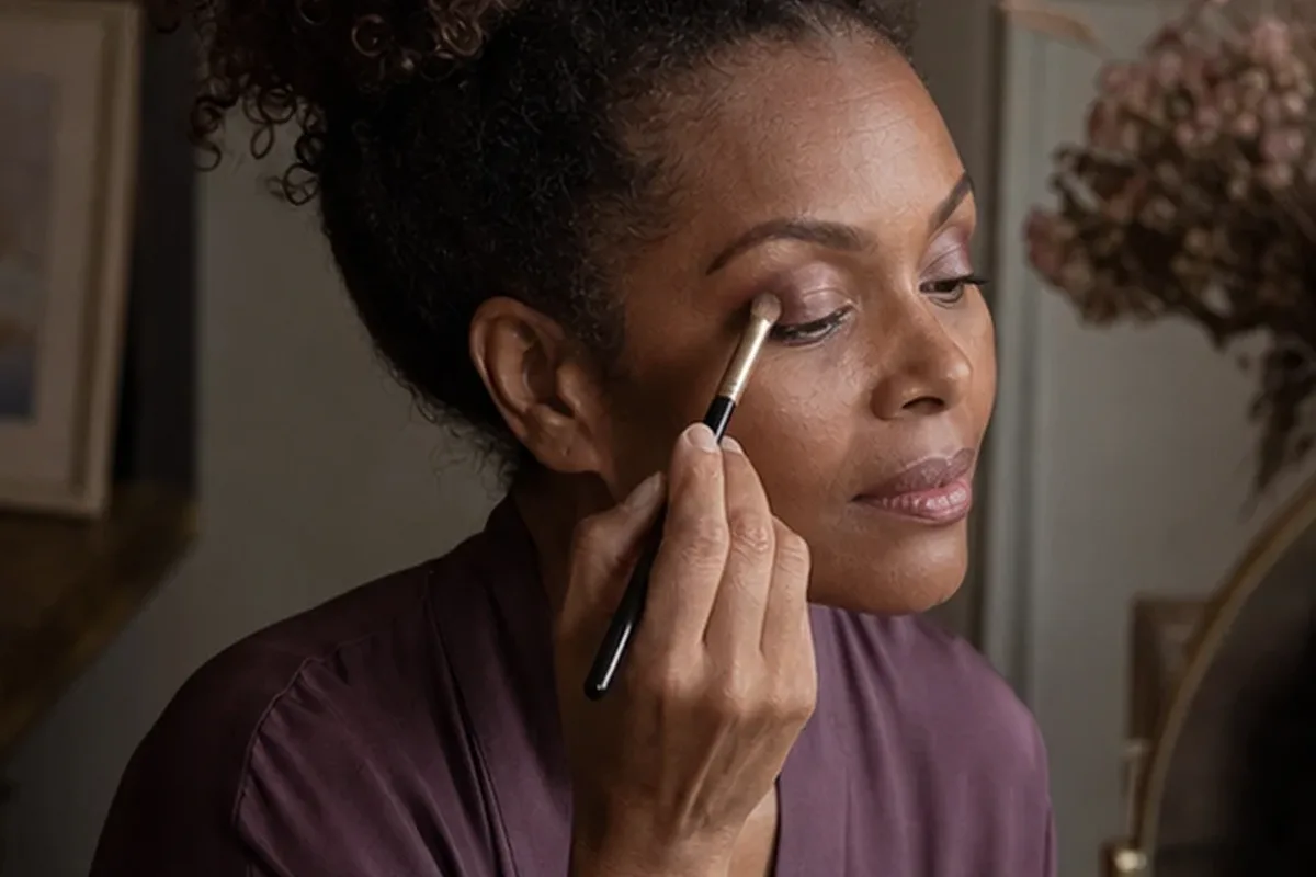 Hochwertige Beauty-Inszenierung zu Auswahlkriterien für Concealer bei Rötungen