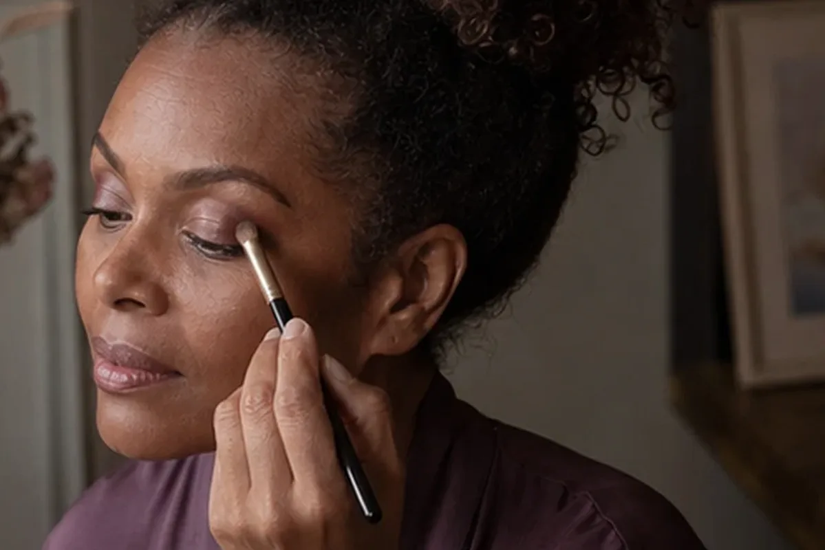 Authentische Beauty-Routine passend zum Thema Primer für reife Haut