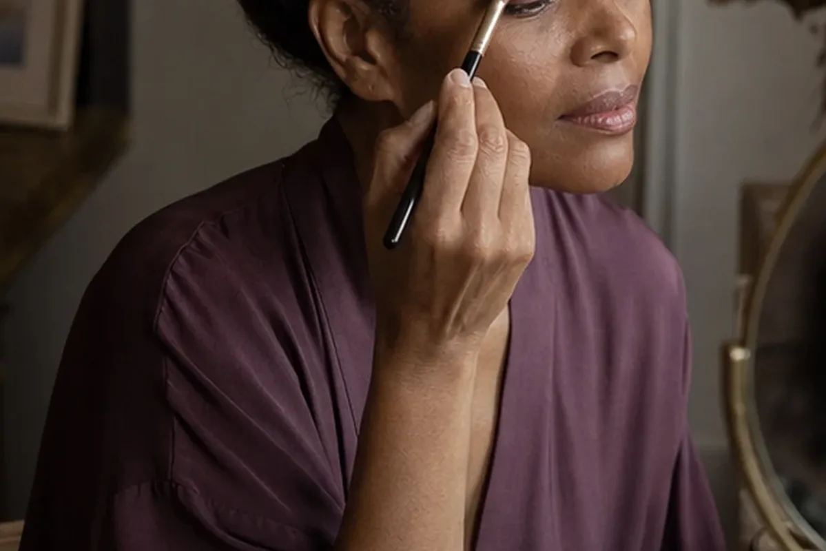 Authentischer Wohlfühlmoment passend zum Beauty-Thema Primer für trockene Haut