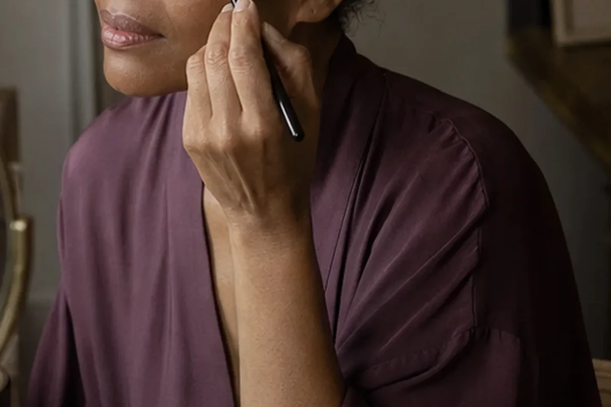 Authentischer Wohlfühlmoment passend zum Beauty-Thema Setting Spray für ölige Haut