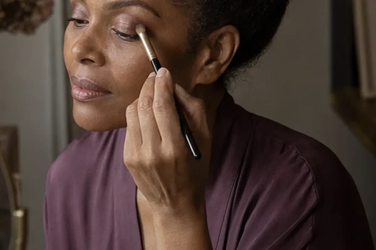 Redaktioneller Beauty-Moment zur Ausgangslage bei Concealer für langen Halt